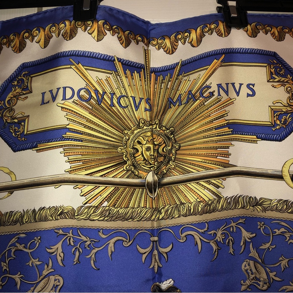 Hermès Vintage Authentic“LVDOVICVS MAGNVS” Blue Multi💯%Silk Scarf - Picture 11 of 15